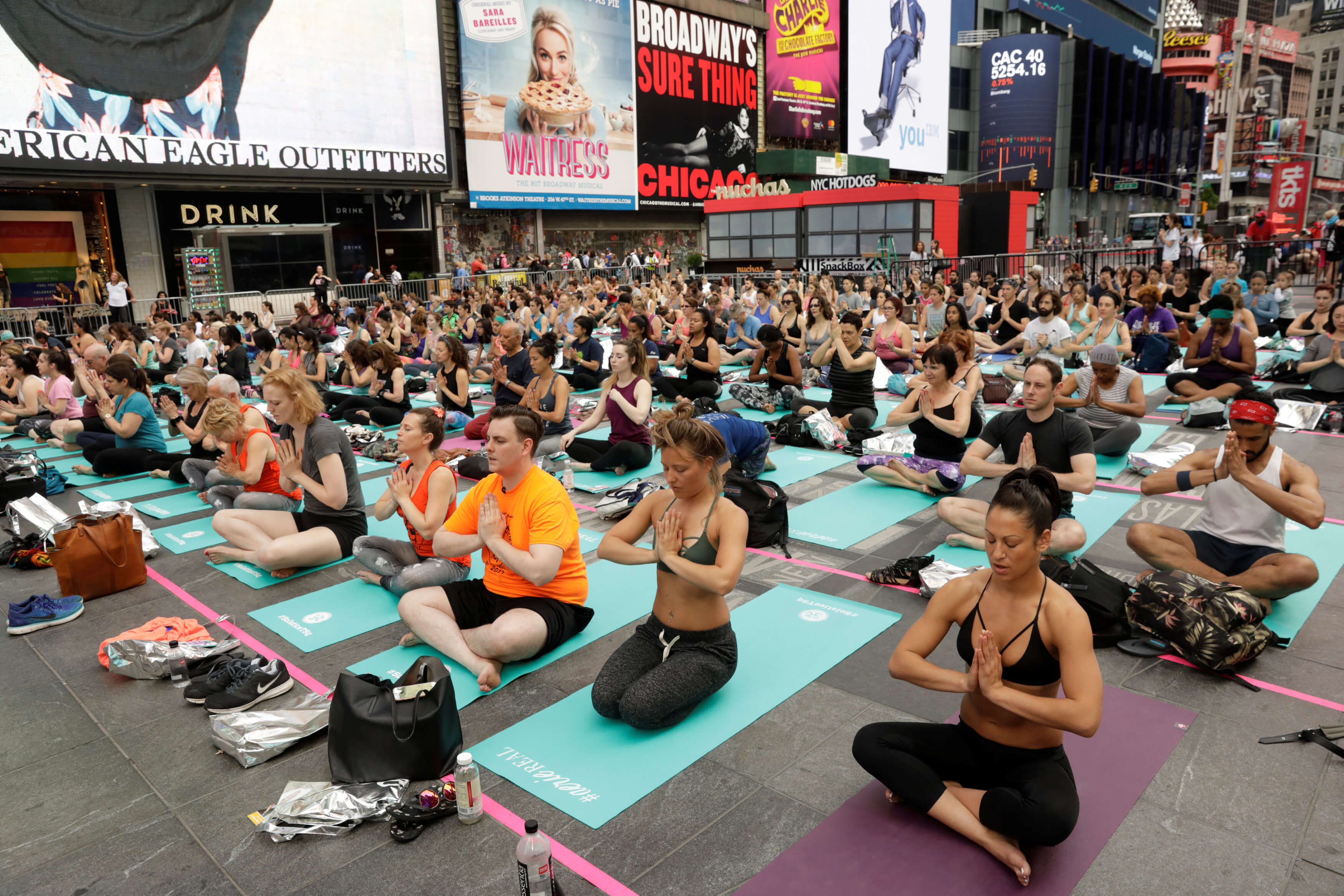 Yoga, Nueva York, Times Square, meditación, verano, celebración,