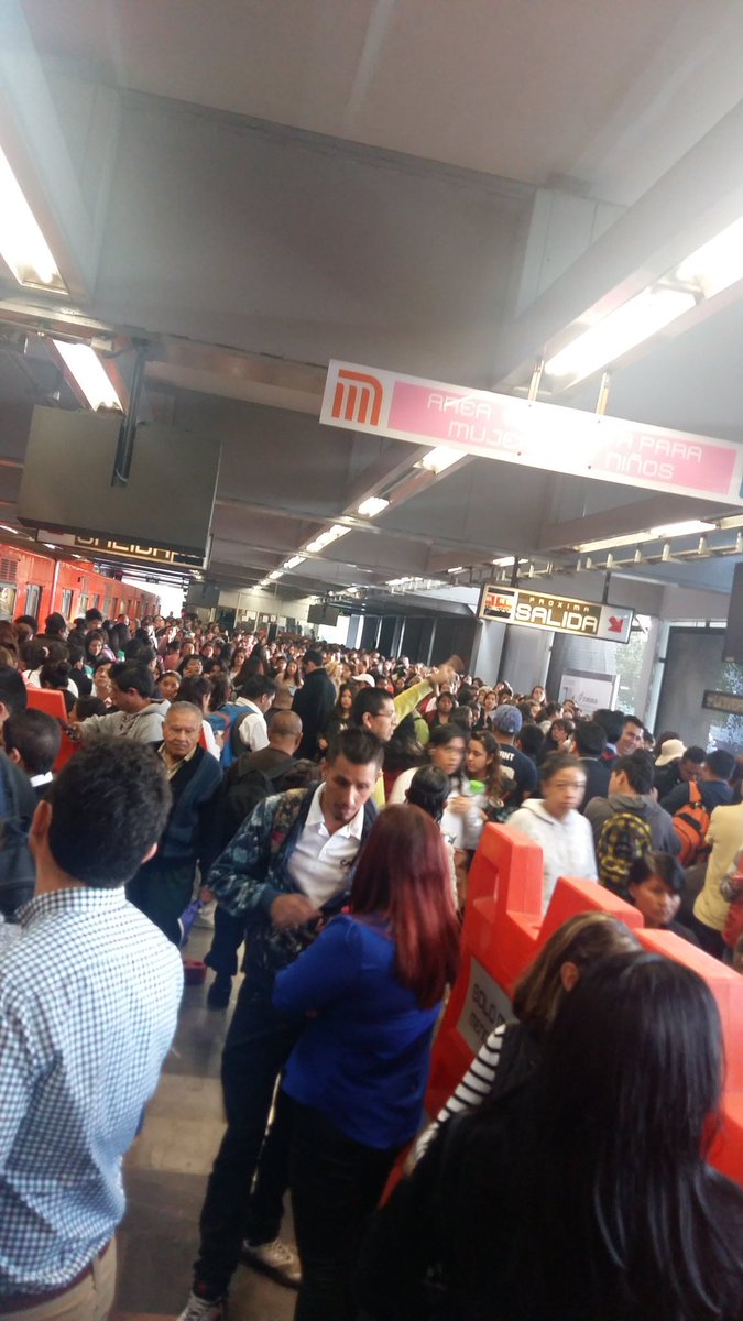 Usuarios del Metro reportan que cerraron la estación CU de Línea 3