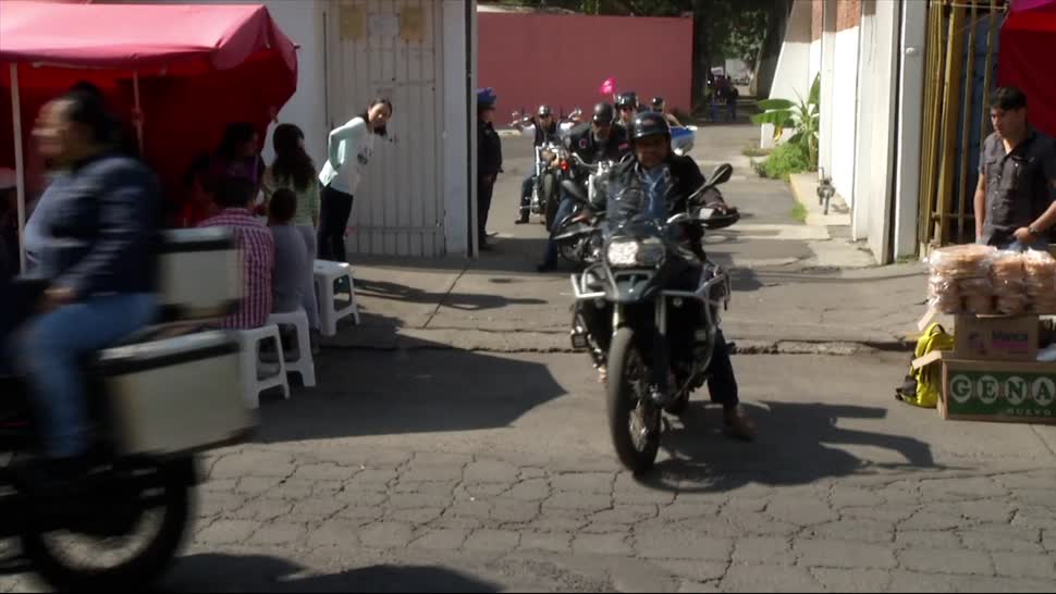 Motociclistas, entregan apoyos, albergue, CDMX