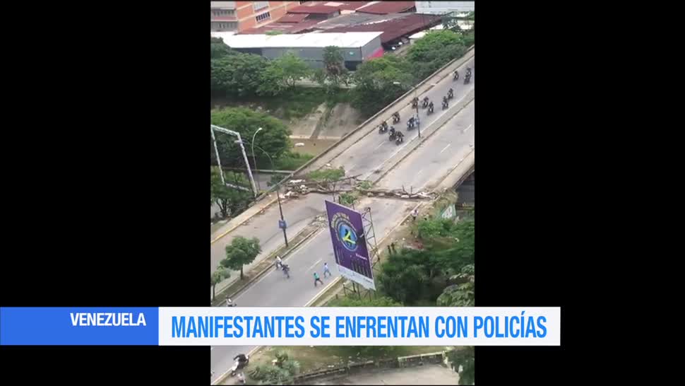 Manifestantes Contra Constituyente Enfrentan Policia Caracas