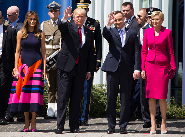 Primera dama de Polonia ignora saludo de Donald Trump