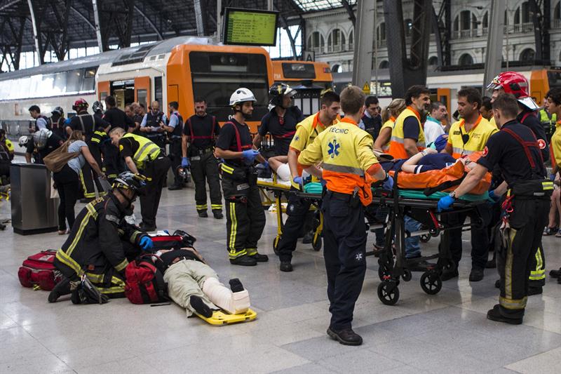 Accidente de tren en Barcelona, España, deja medio centenar de heridos