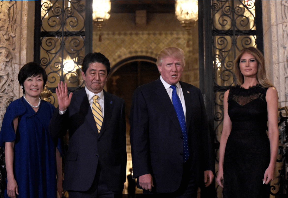 Akie y Shinzo Abe junto al matrimonio Trump en Florida