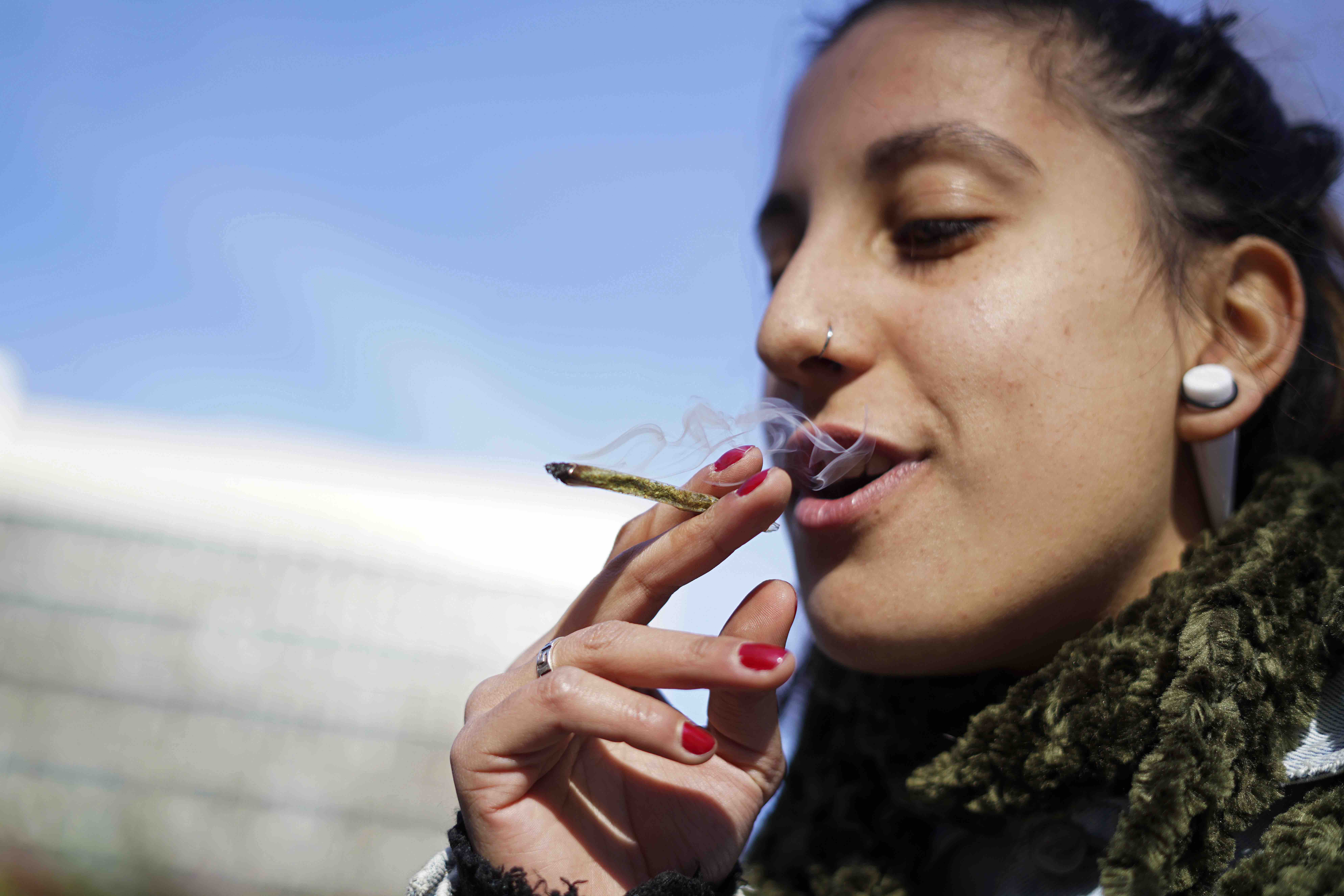 Fumar Mariguana, Mariguana, Legalización de la mariguana, Consumo legal