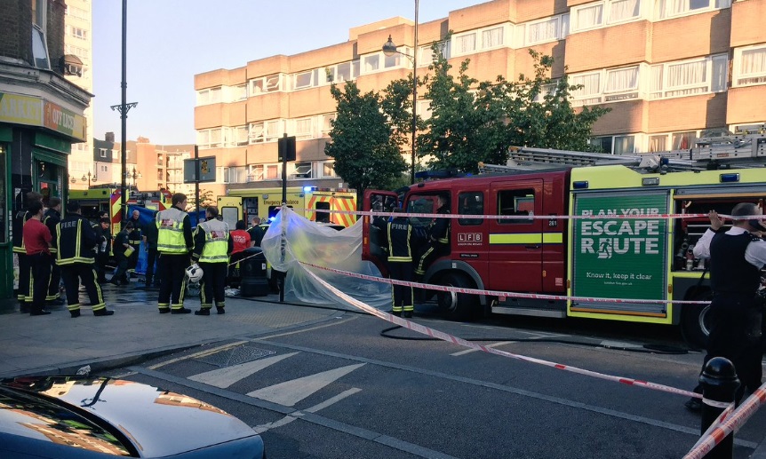 Ambulancias servicios emergencia britanicos jovenes atacados acido