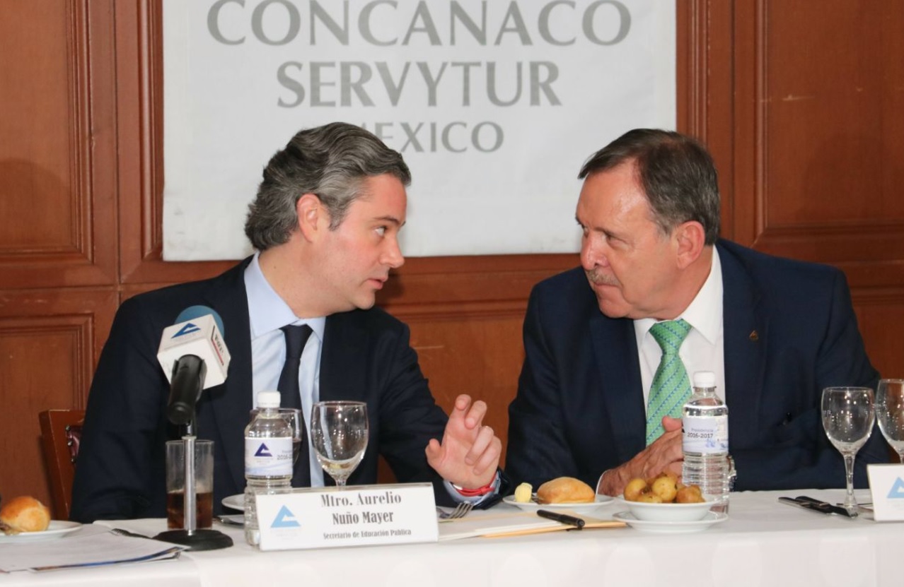 Nuño se reúne con el Consejo Directivo de la Concanaco. (Twitter Aurelio Nuño)
