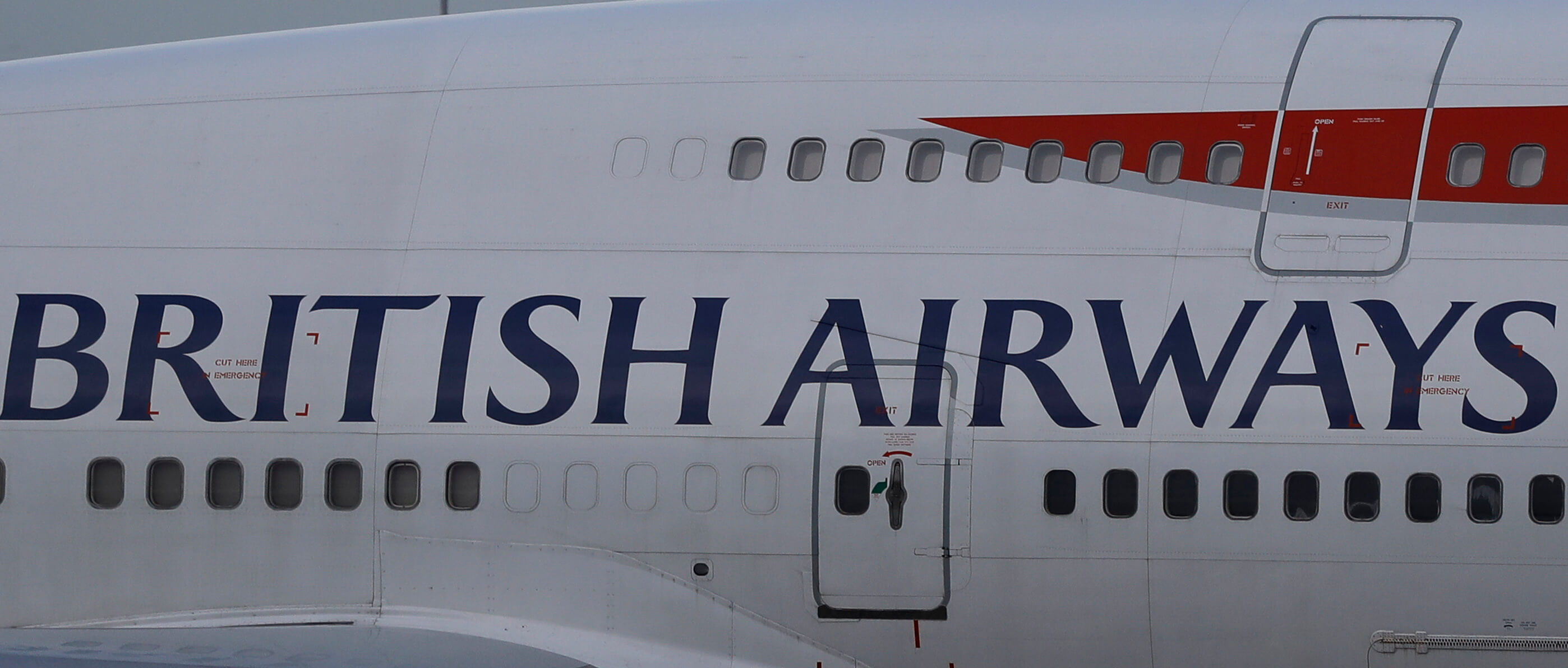Acercamiento de un avión de British Airways