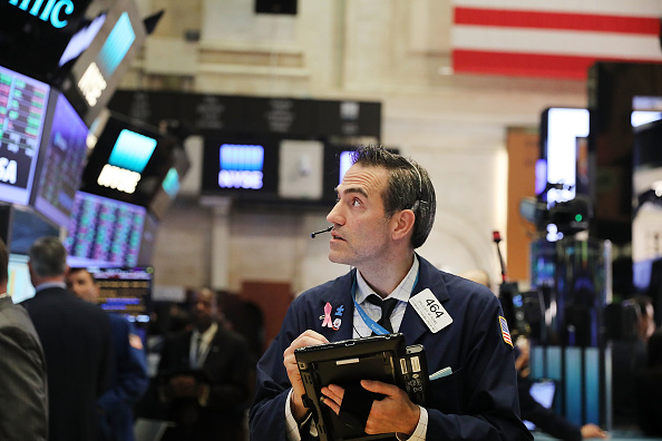 Bróker en el piso del NYSE en Wall Street