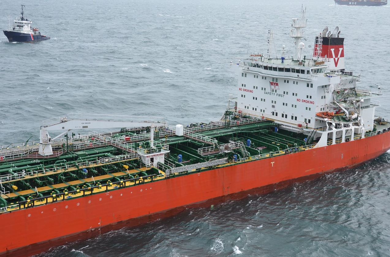 Autoridades británicas, colisión, barco petrolero, carguero, hidrocarburos
