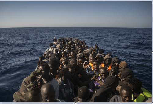 Decenas de refugiados buscan llegar a Europa