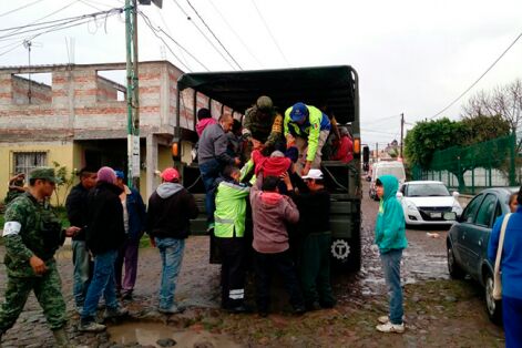 Desalojan a 500 personas por fuga de combustible en Querétaro