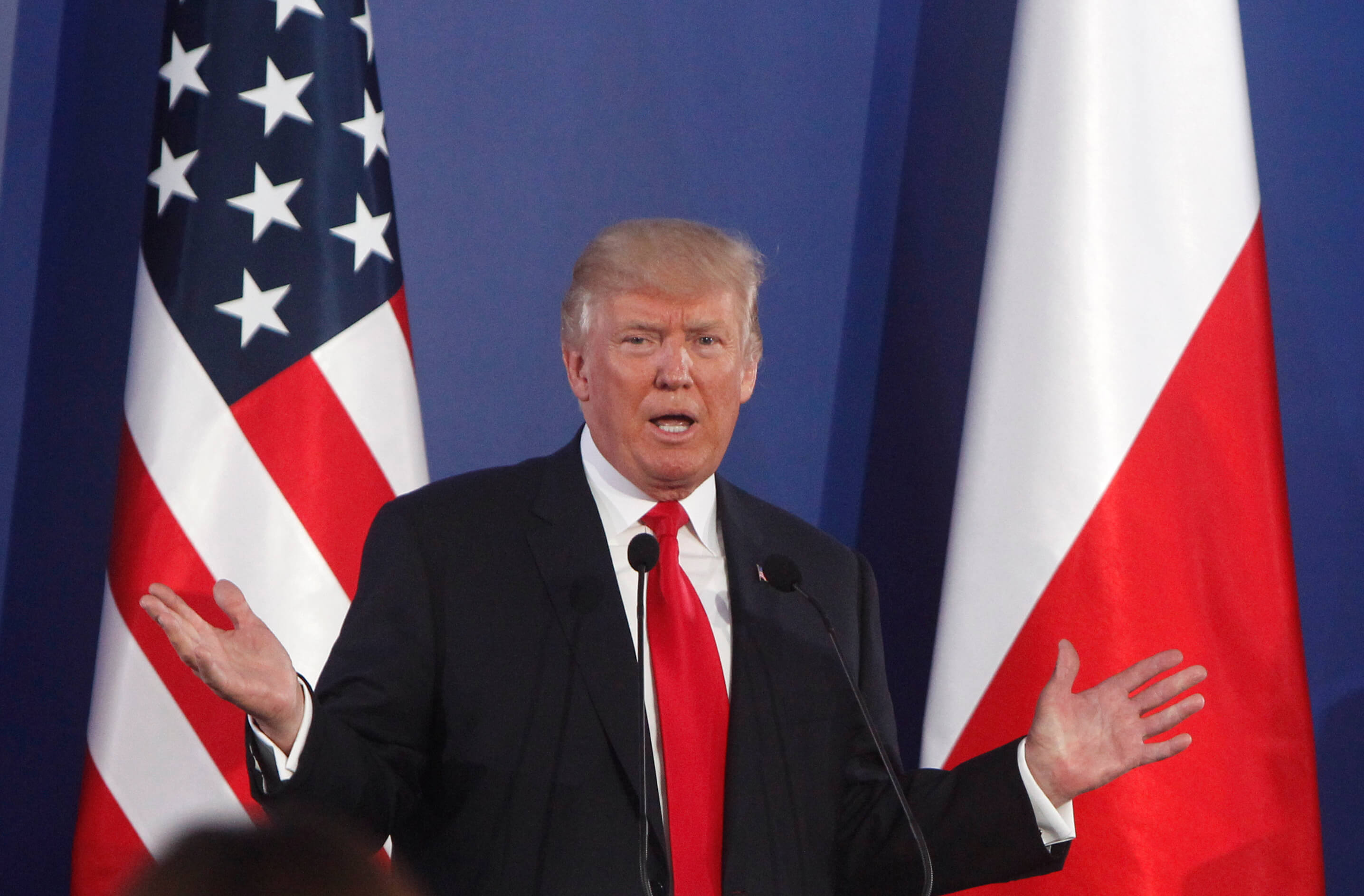 Donald Trump durante una conferencia en Polonia