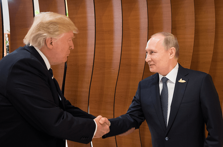 Donald Trump y Vladimir Putin se dieron un apretón de manos durante la cumbre del G20 en Hamburgo
