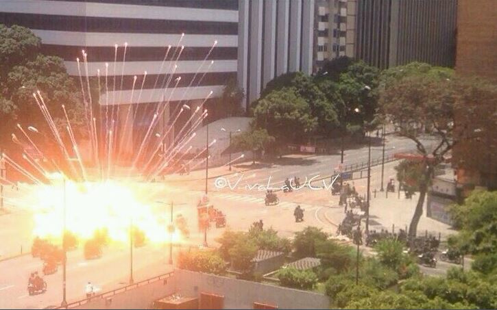 Explosion Protestas Venezuela Policias Heridos Caravana