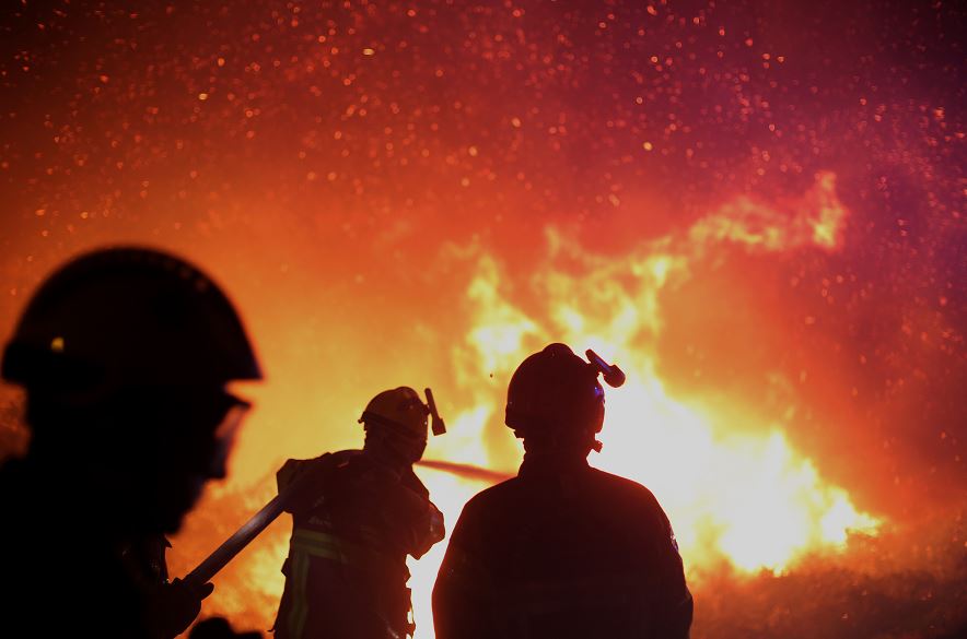 Incendio Forestal Francia Desalojo Bomberos Personas