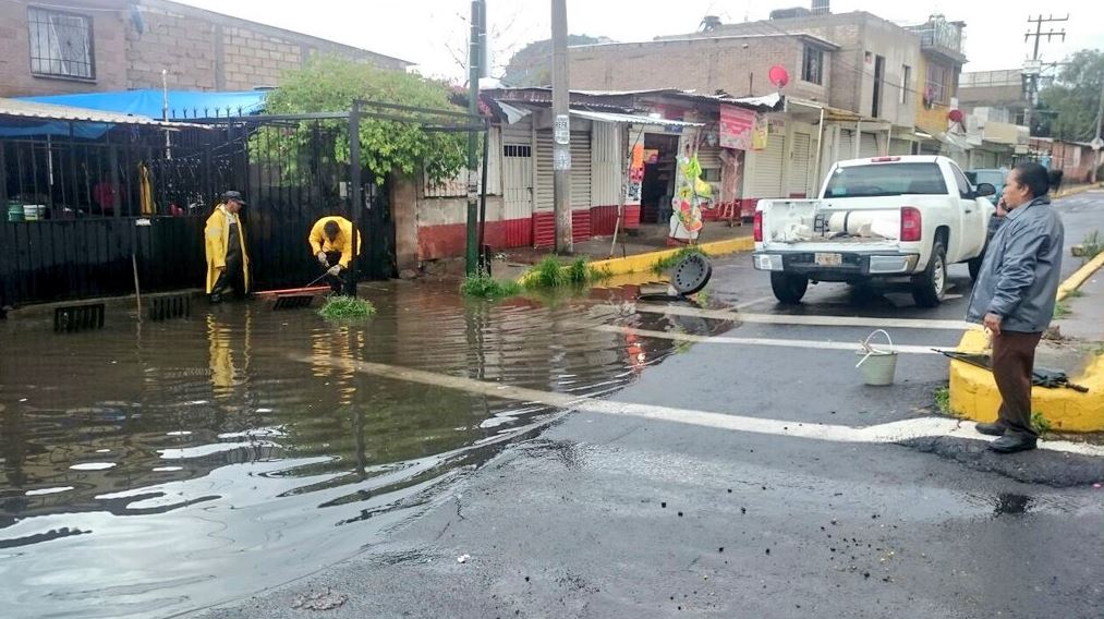 Lluvia provoca encharcamientos e inundaciones en zona oriente de la CDMX