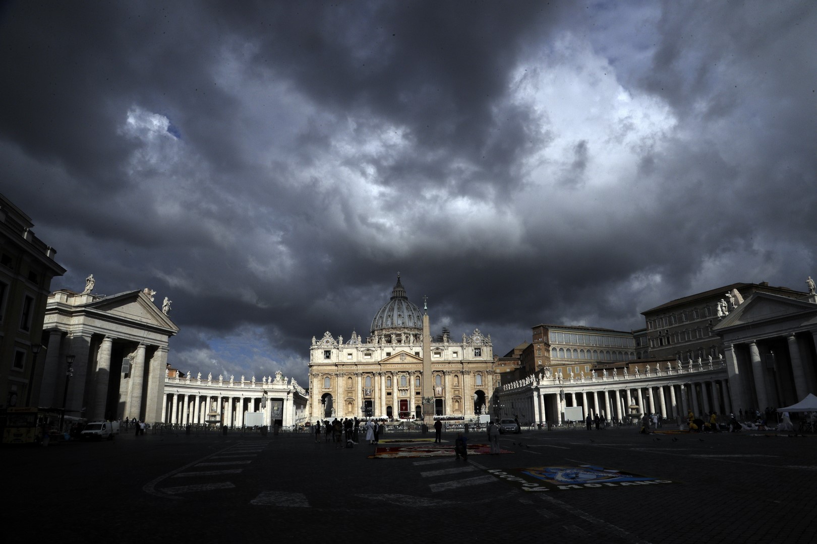 Los escándalos sacuden en el Vaticano