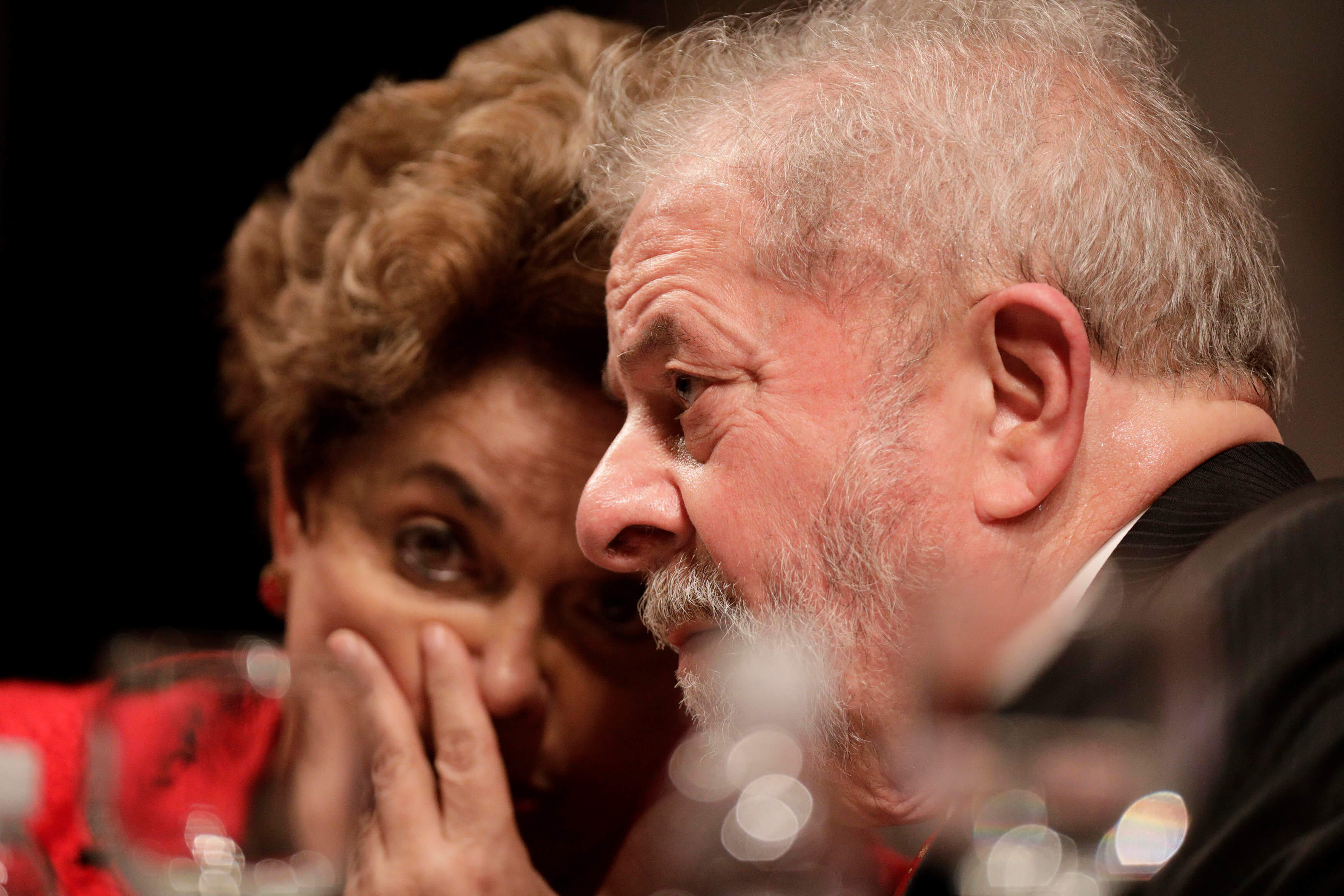Rousseff afirma que Lula es 'inocente' y que 'el pueblo lo rescatará'