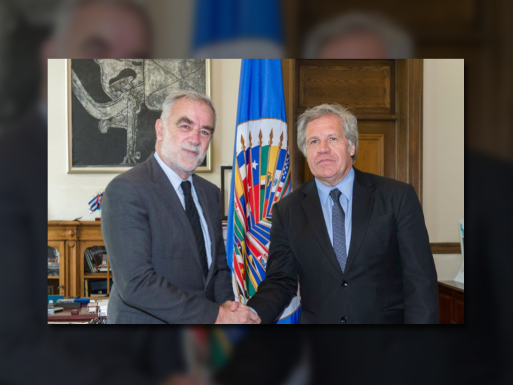 Luis Moreno Ocampo con Luis Almagro en la OEA