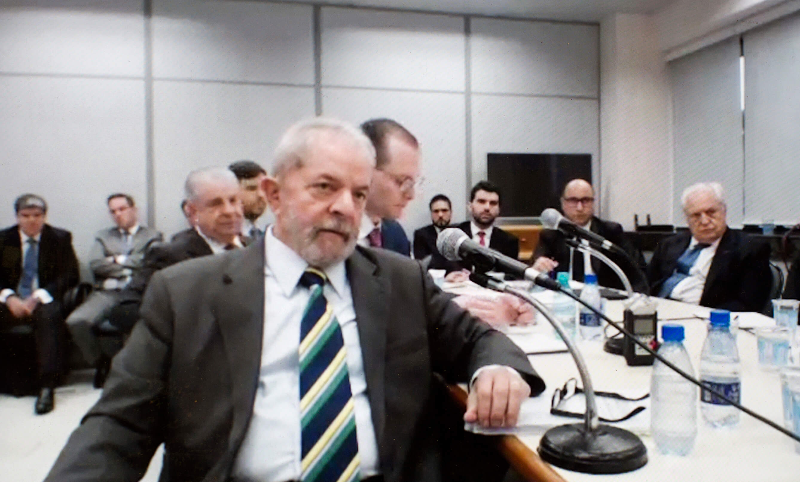 Lula da Silva en una corte donde lo juzgan por corrupción