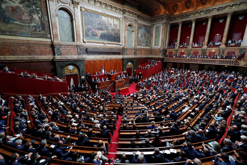 El presidente francés, Emmanuel Macron, pronuncia un discurso en el que se reunieron las dos cámaras del Parlamento (Asamblea Nacional y Senado) (Reuters)