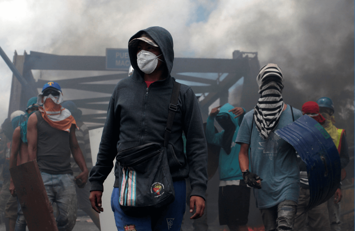 Manifestantes protestan en Barquisimeto, Venezuela, contra Asamblea Constituyente