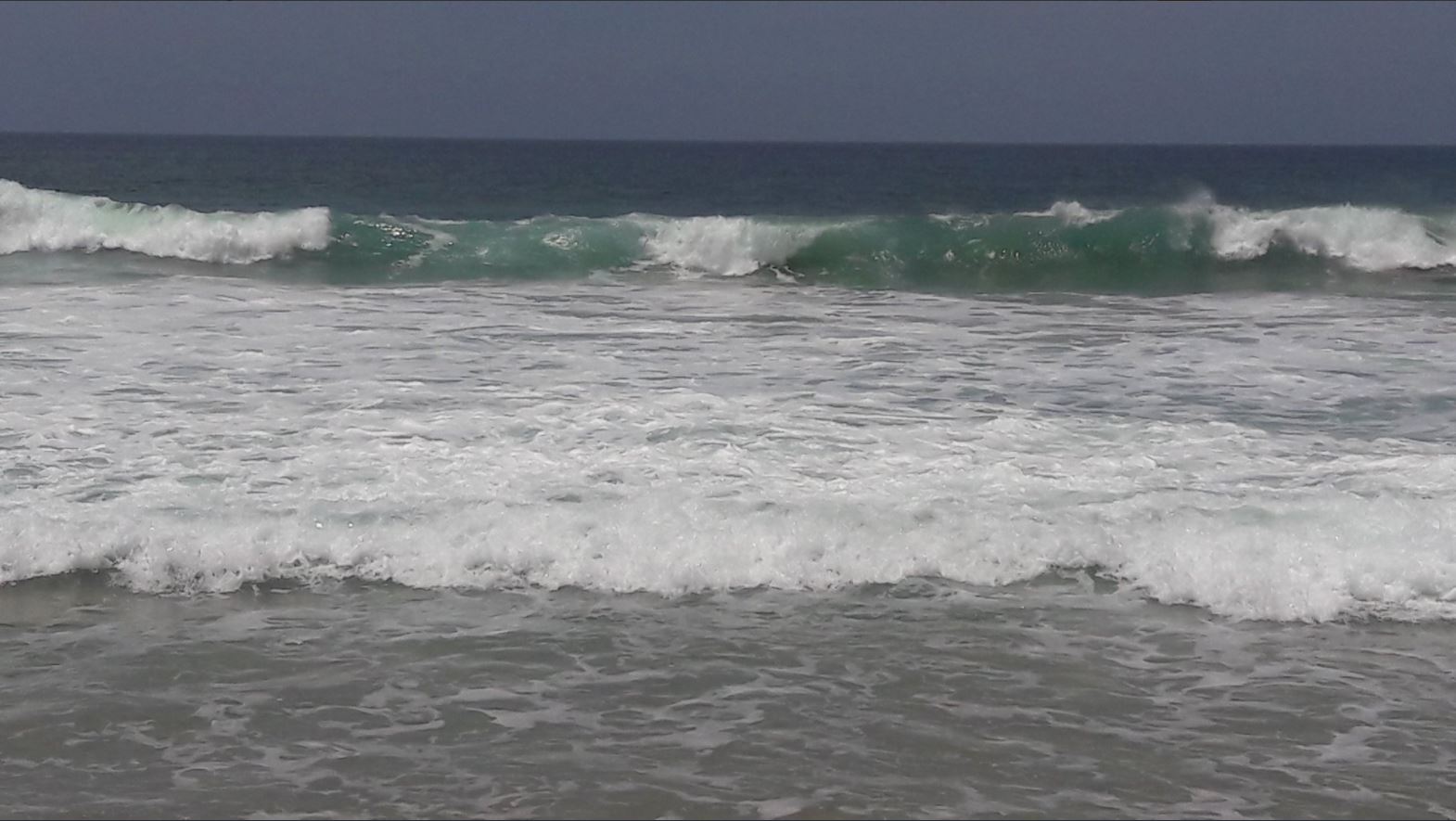 Mar de fondo afecta a las playas de Oaxaca