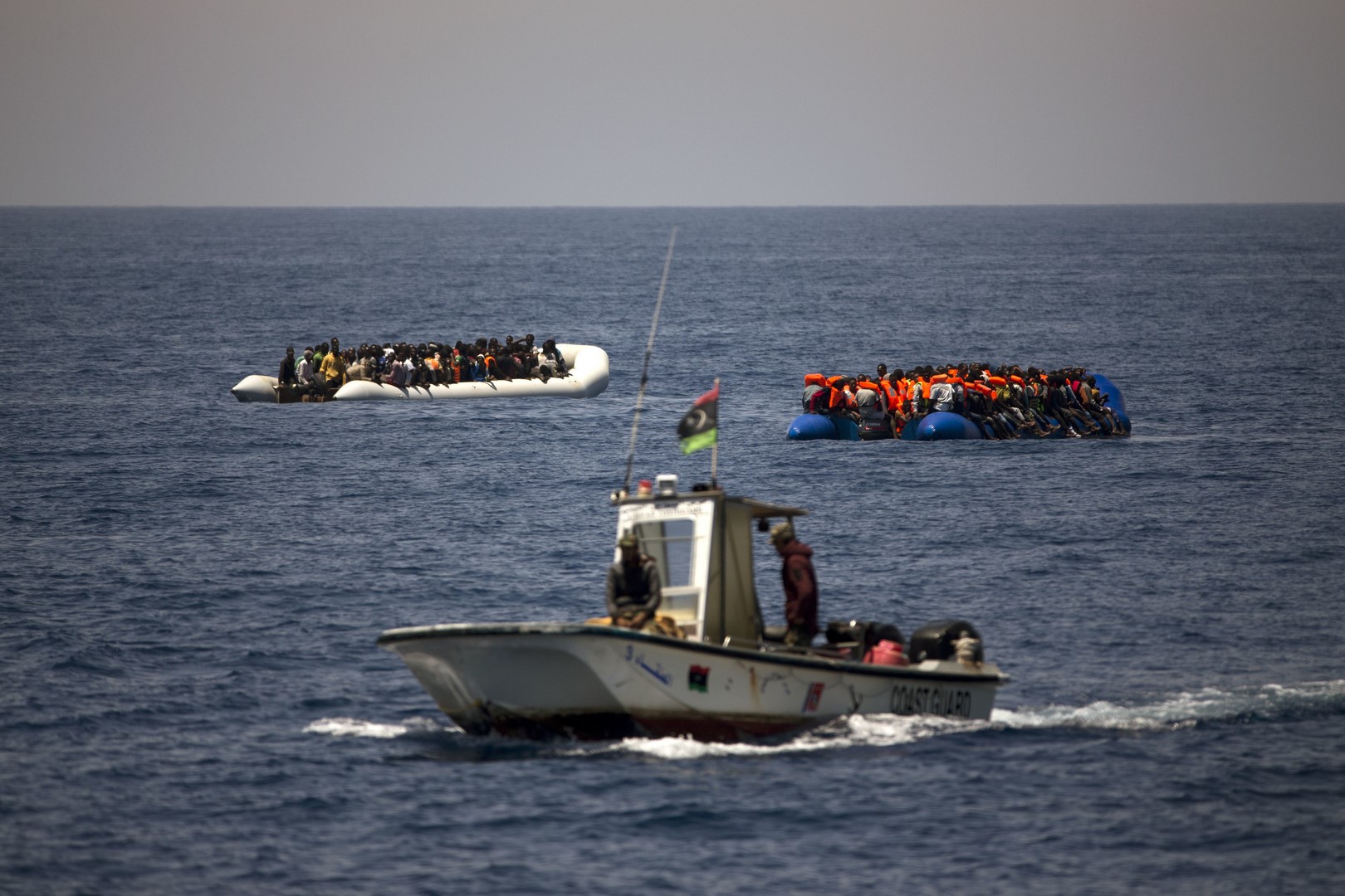 Más de 100 mil inmigrantes han atravesado el Mediterráneo