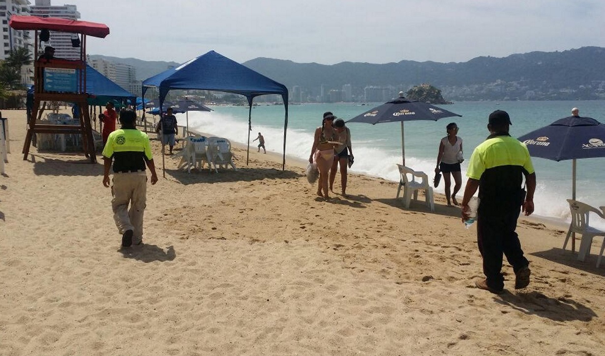 Alertan por olas altas en Acapulco. (Notimex Archivo)