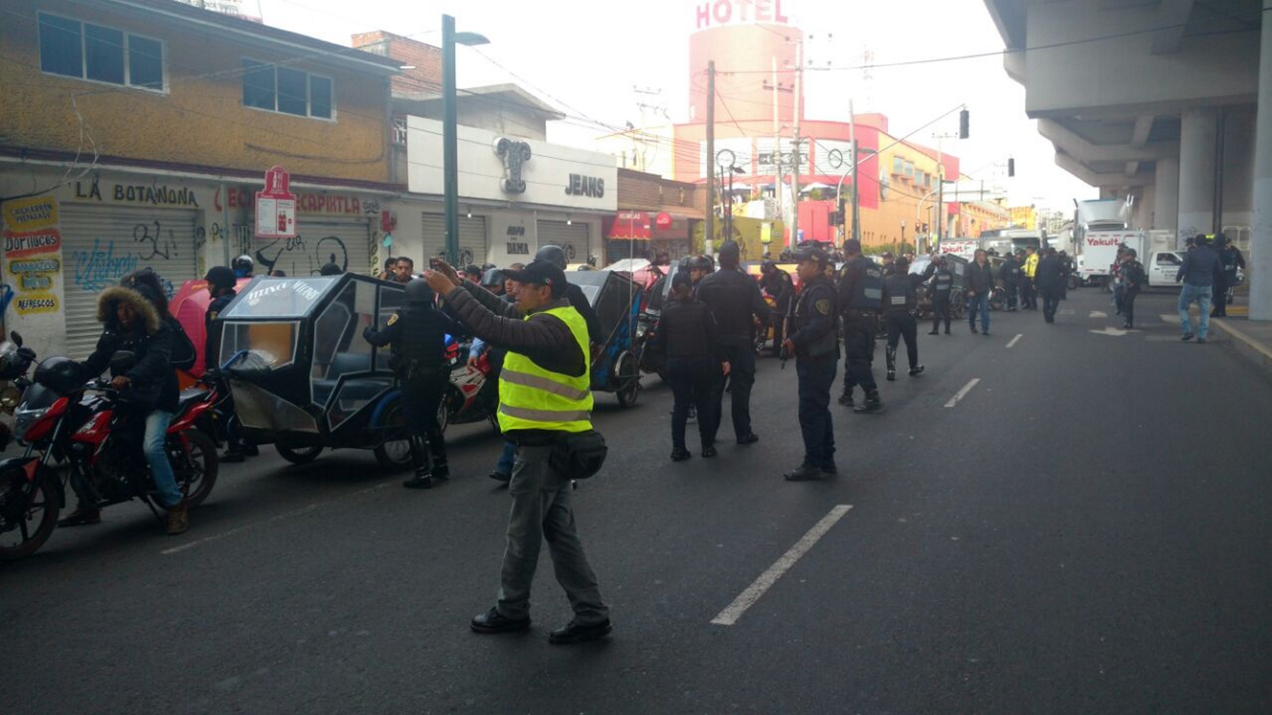 Mototaxistas torean operativos policiacos implementados Tláhuac