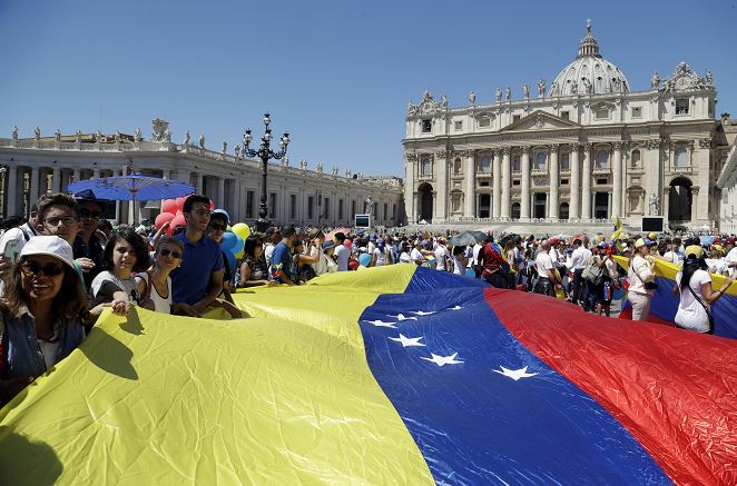 Papa Francisco, oración, Venezuela, comunidad católica, Italia