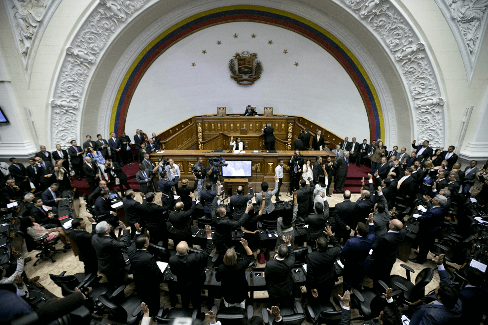 Parlamentarios en Asamblea Nacional Venezolana durante sesion