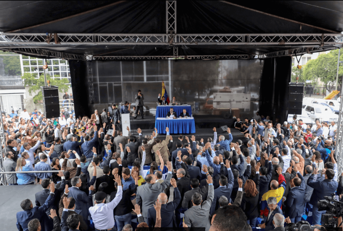 Parlamentarios venezolanos nombran nuevos jueces del Supremo