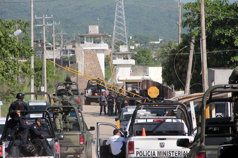 Vinculan a proceso a tres custodios del penal de Acapulco