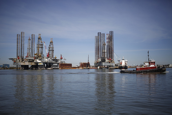 Plataformas de perforación de petróleo en puerto de Galveston, Texas