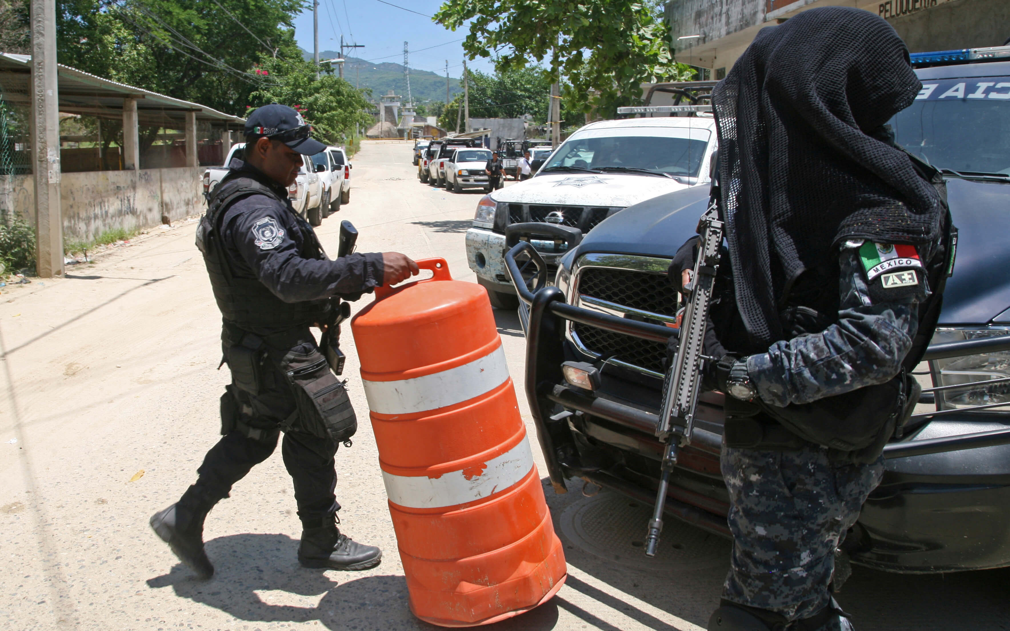Policías resguardan penal de Acapulco tras muerte de reos