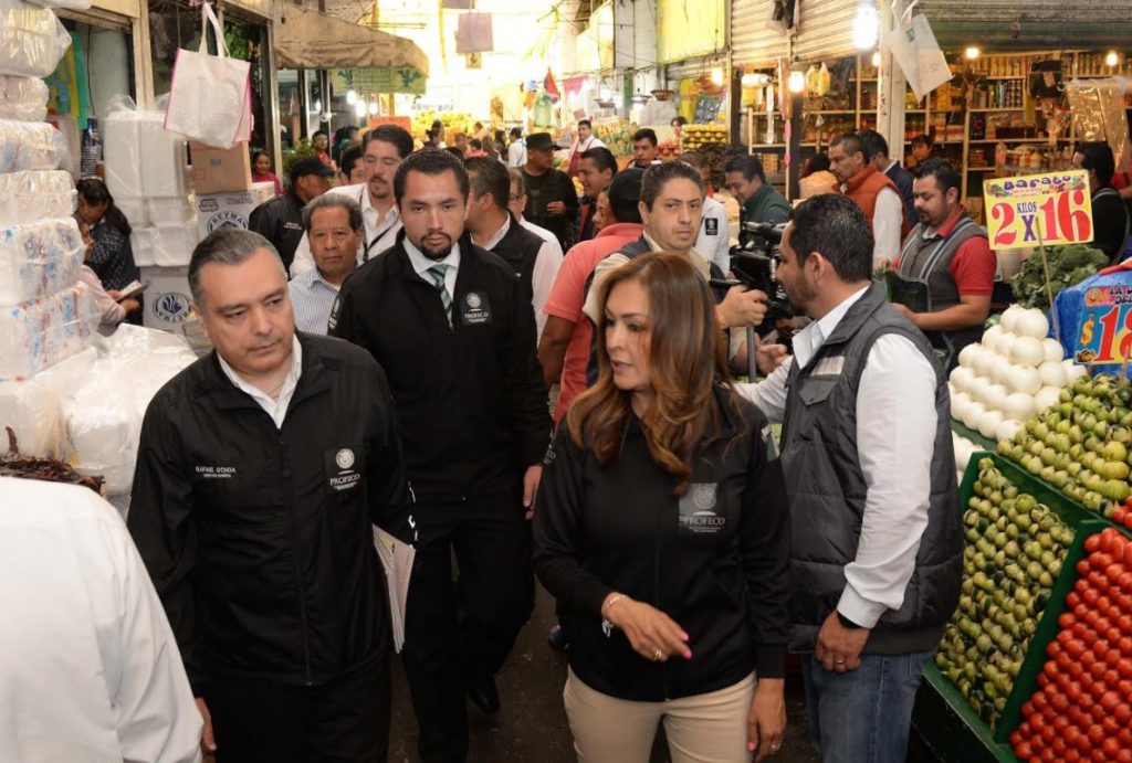 Rafael Ochoa Morales recorrió la Central de Abastos de Toluca. (Profeco)