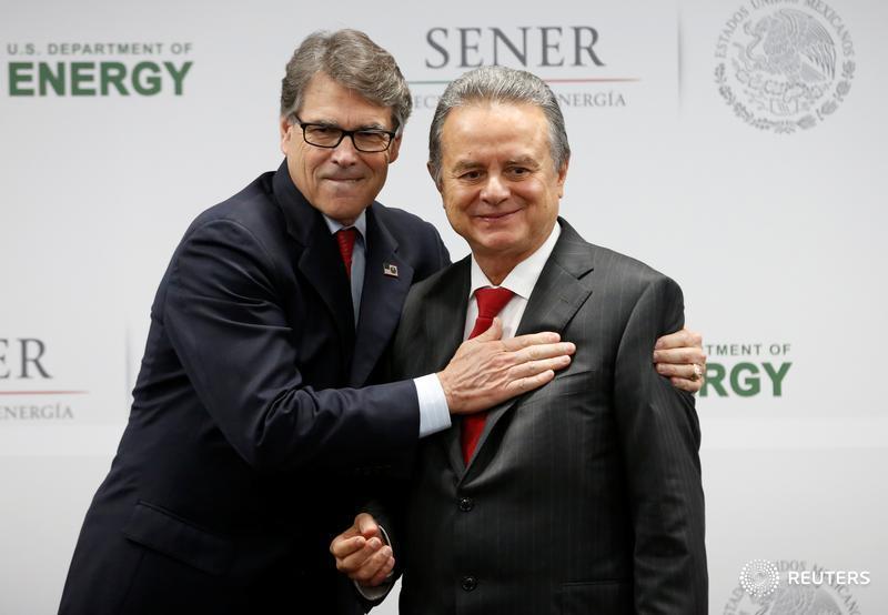 Rick Perry, Pedro Joaquín Coldwell, secretarios de Energía de México y EU