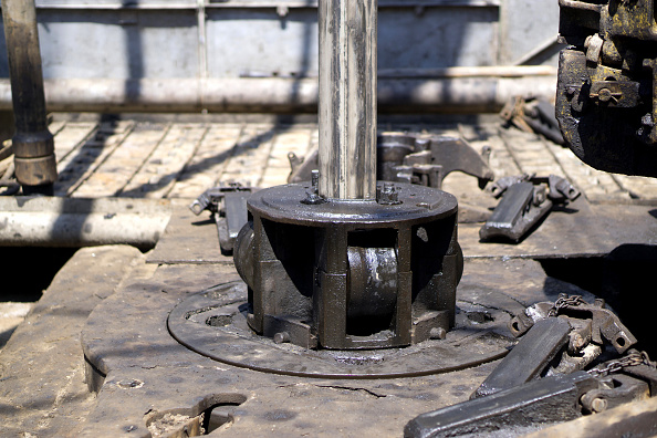 Sonda de perforación en mesa giratoria de plataforma petrolera