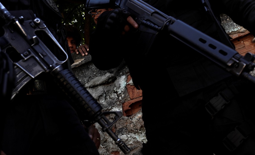 Policías brasileños patrullan las calles de Río de Janeiro (Reuters)