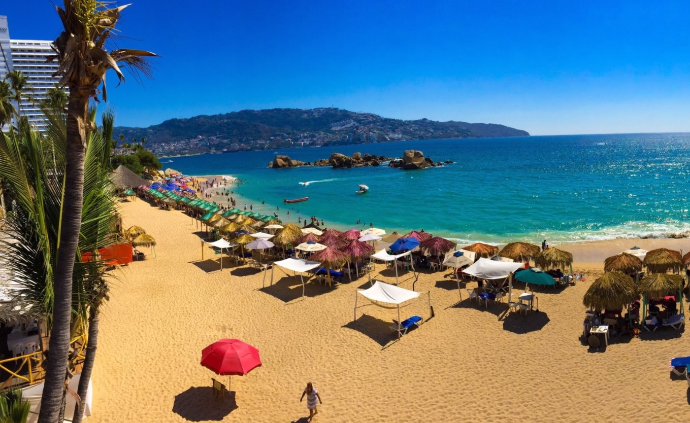 Turistas disfrutan de altas temperaturas en Acapulco. (Twitter Acapulco Archivo)