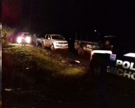 Policías de Michoacán aseguran vehiculos tras enfrentamiento