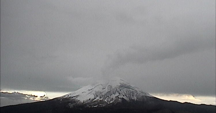 El volcan popocateptl visto desde una estacion