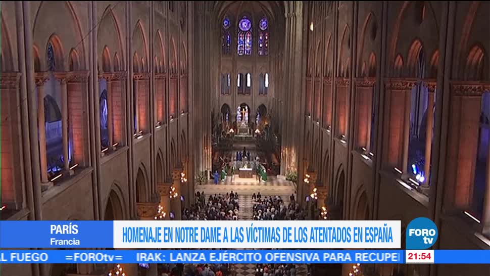 Rinden homenaje víctimas atentado de Barcelona en la Catedral de Notre Dame