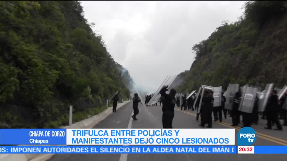 Policías y manifestantes se enfrentan en Chiapas