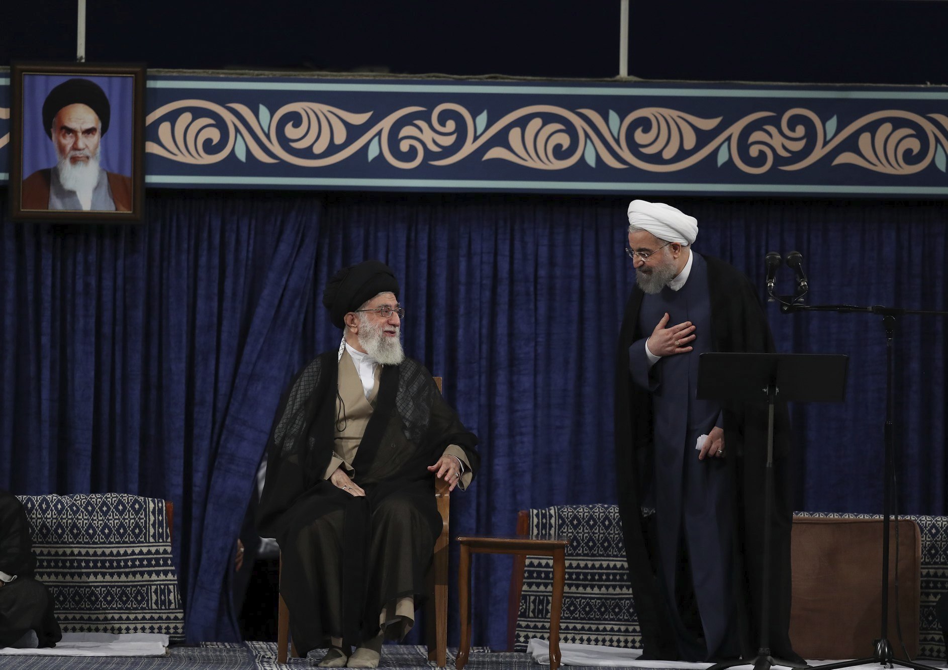 Rohaní es investido presidente de Irán para segundo mandato
