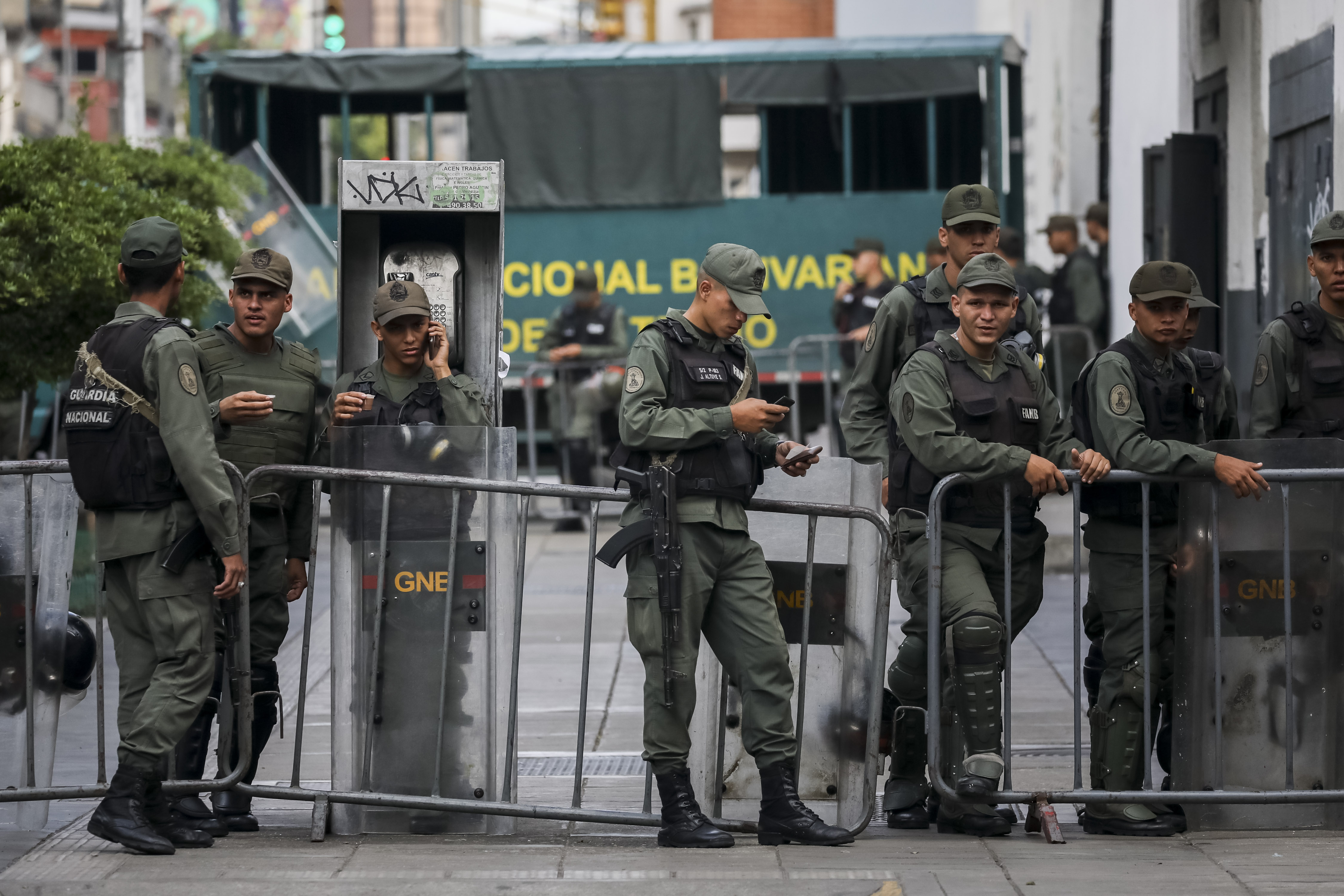 Asalto al cuartel militar venezolano deja un muerto y herido