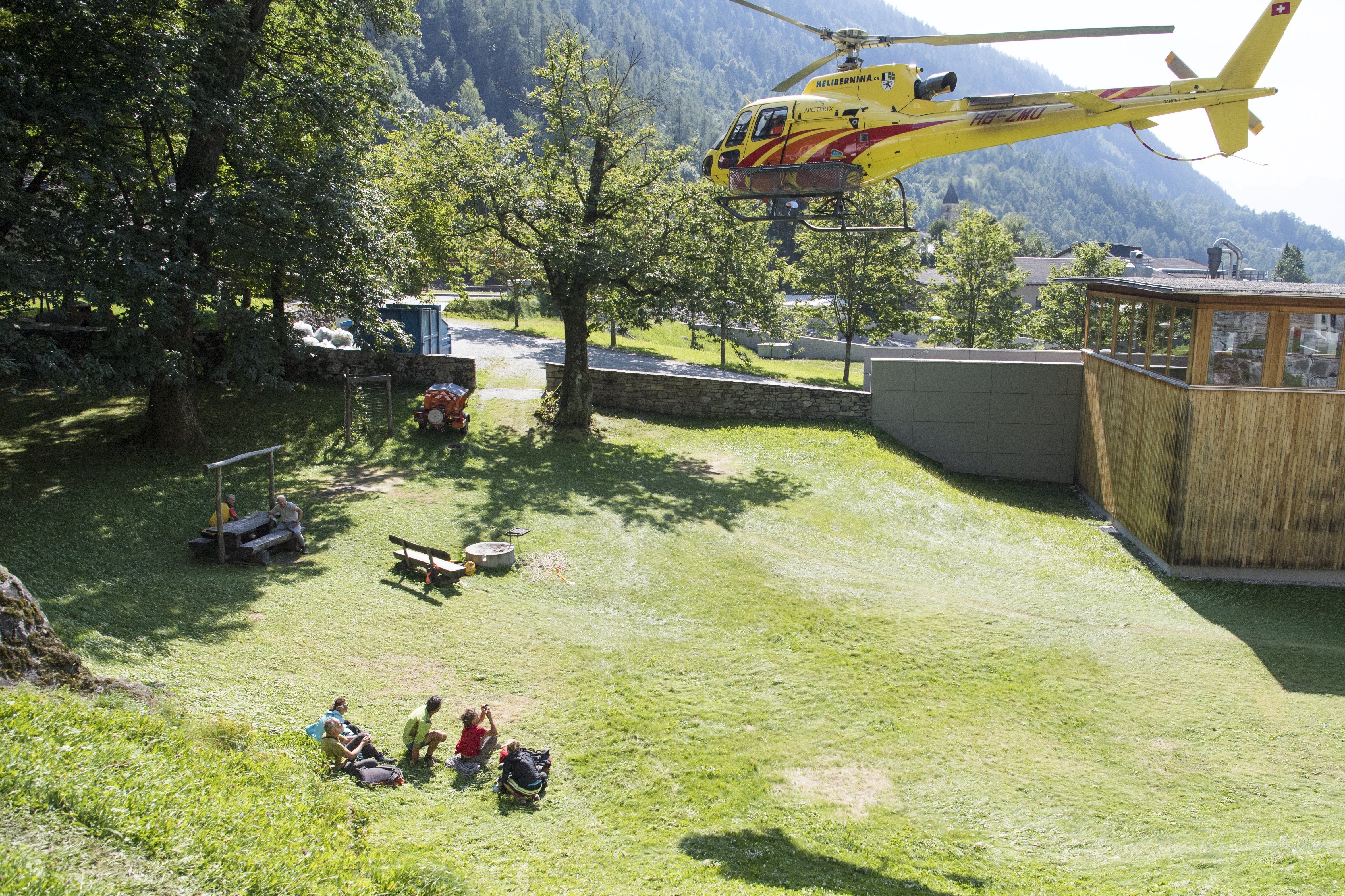 Continúan desaparecidas ocho personas tras avalancha en Suiza