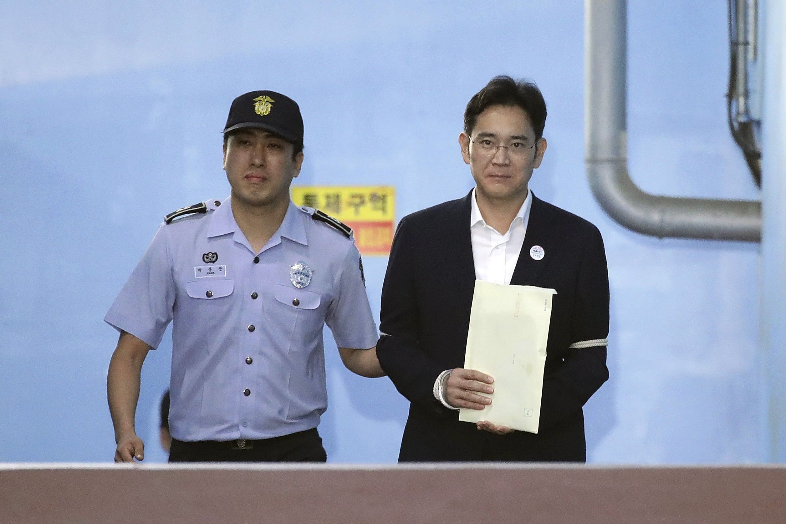 Condenan a 5 años de prisión a heredero de Samsung por corrupción