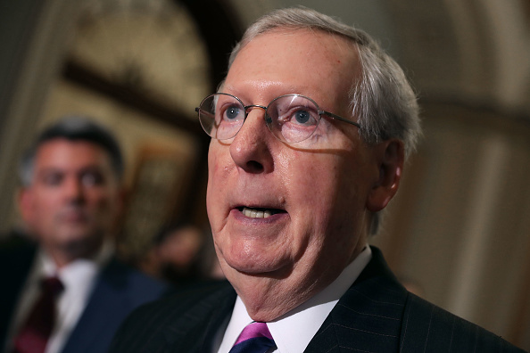 Trump culpa al líder republicano del Senado por fracaso en reforma sanitaria